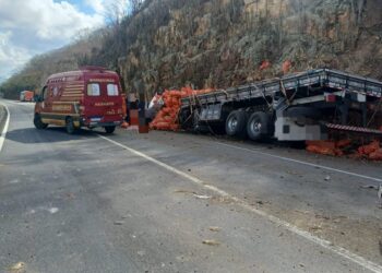 Acidente em Pombos envolvendo um caminhão deixa uma pessoa ferida