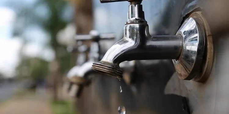Moradores do Cabo de Santo Agostinho ficaram sem água nesta sexta-feira (5)
