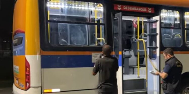 Dedo humano é encontrado dentro de Ônibus da PE-15