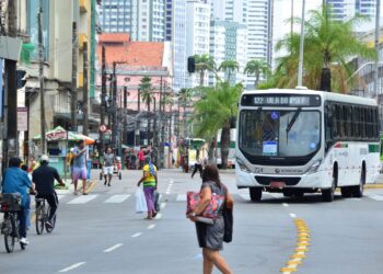 Avenida Dantas Barreto, no Recife, terá faixa da esquerda interditada nesta terça