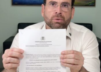 Eduardo Moura anuncia pedido de impeachment de João Campos, após polêmica envolvendo nomeação irregular de procurador