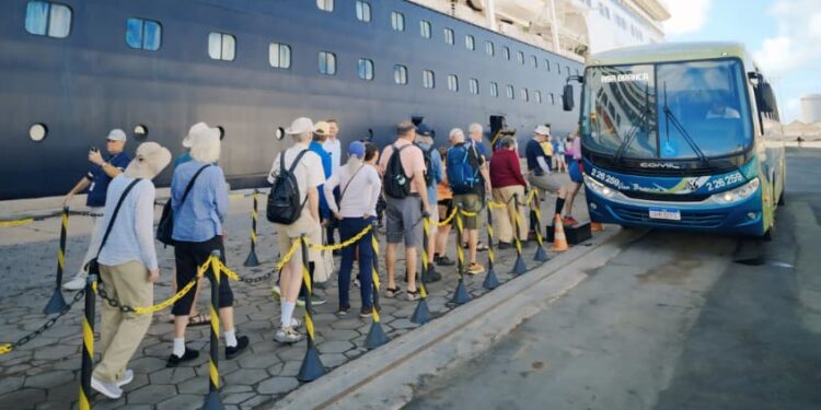 Turismo em Pernambuco registra crescimento expressivo em 2025 e supera patamares pré-pandemia