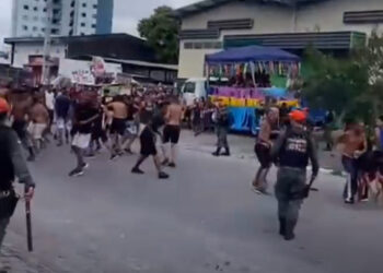 Desfile de bloco tem briga generalizada no Recife