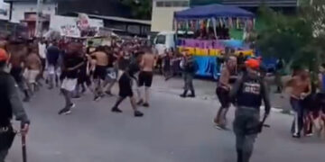 Desfile de bloco tem briga generalizada no Recife