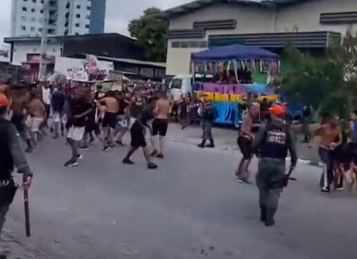 Desfile de bloco tem briga generalizada no Recife