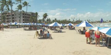 26 barracas são notificadas após proibição de cobrança de taxa de consumação mínima