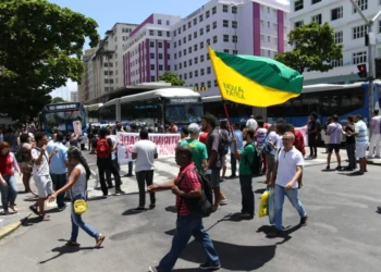 Manifestantes realizam ato contra o aumento do Bilhete Único