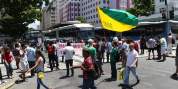 Manifestantes realizam ato contra o aumento do Bilhete Único
