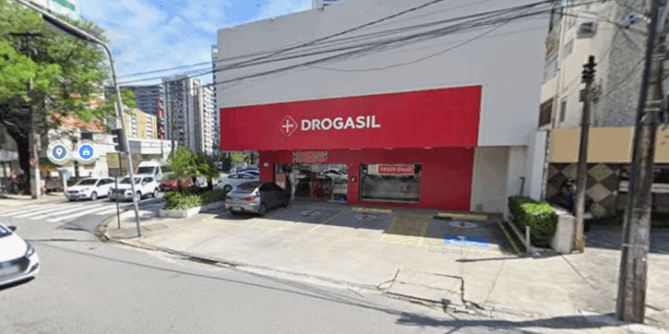 Incêndio atinge farmácia em Boa Viagem