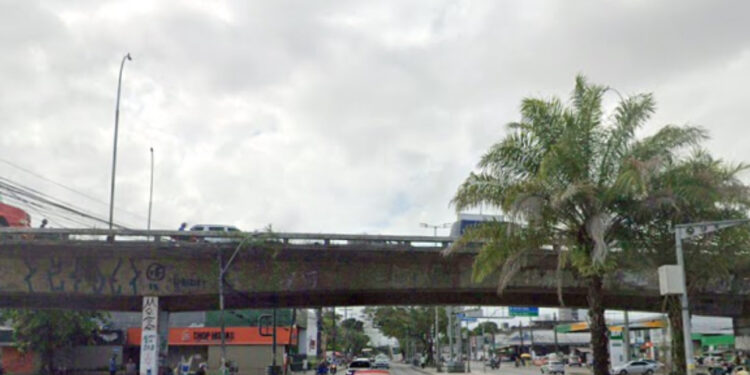 Policial rodoviário federal cai de viaduto durante fiscalização