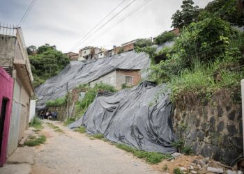 Novas contenções de encosta vão beneficiar 5 mil pessoas em Dois Unidos