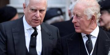 Ex-príncipe Andrew é preso pela polícia do Reino Unido