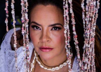 Karynna Spinelli leva o show “Bendito Samba” ao Marco Zero, Olinda e outros polos do Carnaval