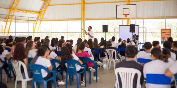 2ª edição do projeto HUMANID’ARTES leva arte e discussões sobre direitos humanos para escolas públicas de Petrolina