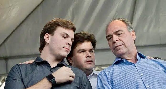Ex-senador Fernando Bezerra e os filhos, Miguel Coelho e deputado Fernando Filho são alvo de operação da PF