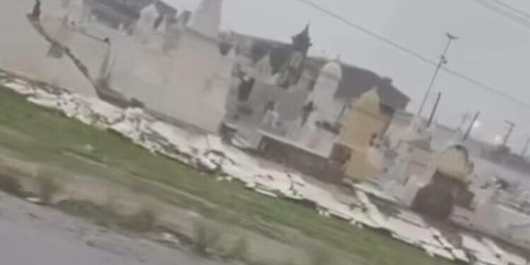 Chuva forte derruba muro de cemitério na mata norte