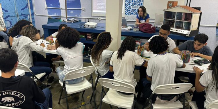 Jovens de Fernando de Noronha recebem capacitação gratuita sobre produção cinematográfica