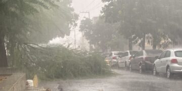 Chuva forte surpreende moradores de Serra Talhada