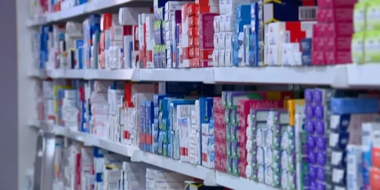 Supermercados vão poder vender remédios