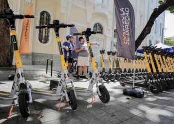 Recife lança serviço de patinetes elétricos