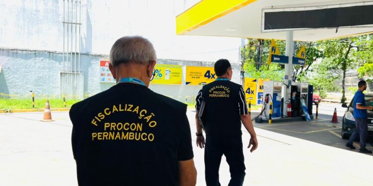 Procon-PE notifica postos e distribuidoras na RMR após alta no preço da gasolina