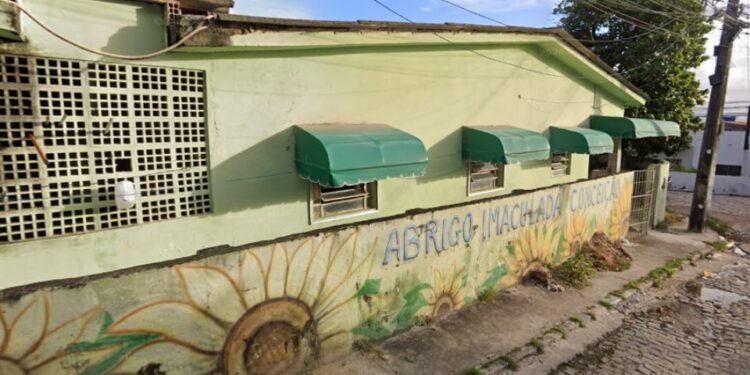 Abrigo para idosos em Olinda pega fogo por aquecimento de ventilador