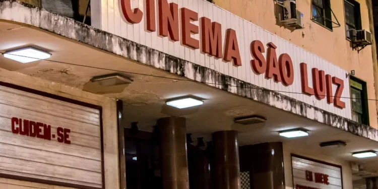Cenário de ‘O Agente Secreto’, Cinema São Luiz exibe cerimônia do Oscar,