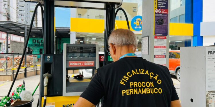 Procon-PE notifica 107 postos e distribuidoras na RMR e zona da Mata