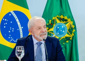 Lula diz que preço dos combustíveis deve subir com guerra no Oriente Médio