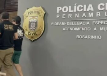 Homem que invadiu condomínio e ameaçou tocar fogo na ex é preso