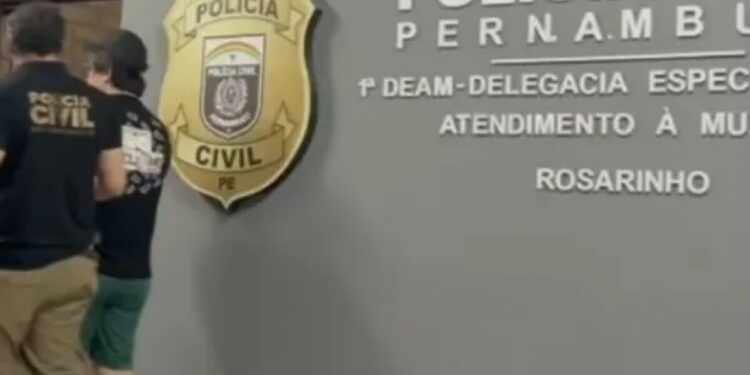 Homem que invadiu condomínio e ameaçou tocar fogo na ex é preso