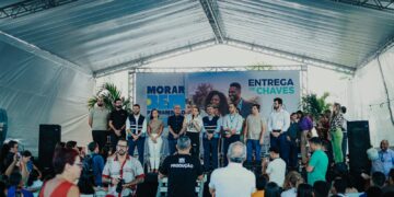 No Recife, governadora Raquel Lyra entrega chaves de 125 residências para famílias beneficiadas pelo Programa Morar Bem – Entrada Garantida