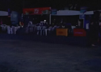 Apagão deixa público no escuro durante abertura da Festa da Pitomba, em Jaboatão,