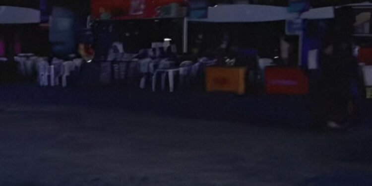 Apagão deixa público no escuro durante abertura da Festa da Pitomba, em Jaboatão,