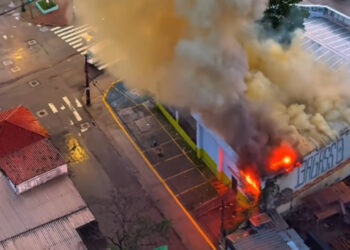 Incêndio atinge supermercado no bairro da Torre