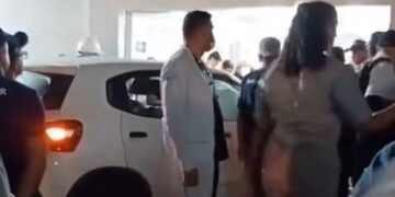 Carro invade hospital em Garanhuns e deixa três feridos