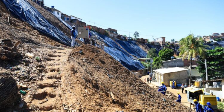 Prefeitura do Recife investe R$ 25 milhões em obras de encosta para ampliar segurança em Dois Unidos