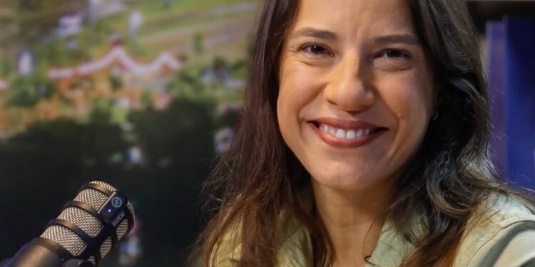 Governadora Raquel Lyra apresenta balanço da gestão em entrevista à rádio Hits FM