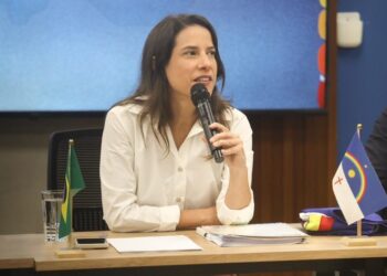 Em agenda com prefeitos pernambucanos em Brasília, governadora Raquel Lyra celebra assinatura do contrato de retomada da Transnordestina