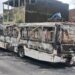 Cinco pessoas ateiam fogo em ônibus na BR-101