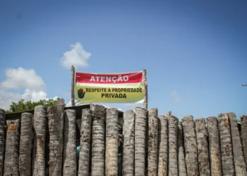 Justiça manda demolir muro no Pontal de Maracaípe por danos ambientais