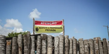 Justiça manda demolir muro no Pontal de Maracaípe por danos ambientais
