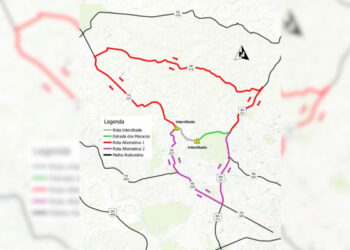 Obra interdita trecho da Estrada dos Macacos, em Aldeia