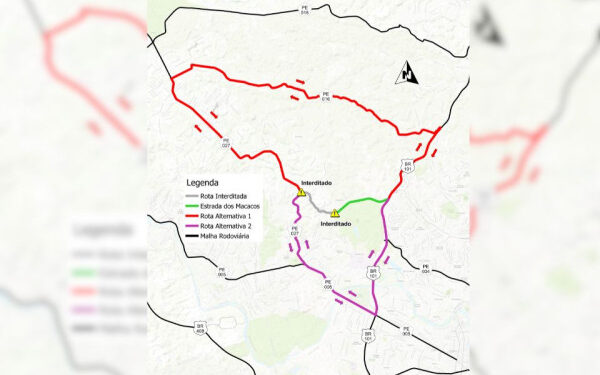 Obra interdita trecho da Estrada dos Macacos, em Aldeia