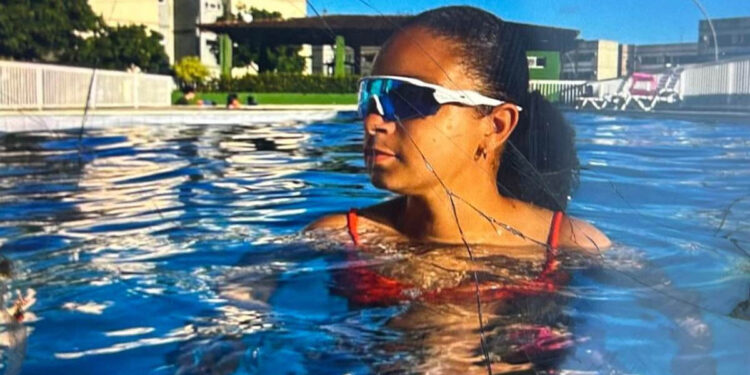 Jovem mordida por tubarão em Boa Viagem teve perna arrancada no mar