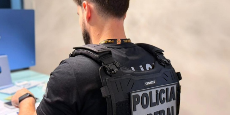 PF cumpre mandados de busca e apreensão em Paulista e no Recife