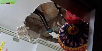 Forro de gesso em setor do Hospital Getúlio Vargas, desaba