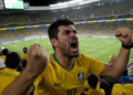 “Coração de torcedor”: fortes emoções durante jogos podem afetar a saúde cardiovascular?