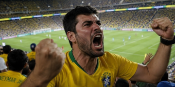 “Coração de torcedor”: fortes emoções durante jogos podem afetar a saúde cardiovascular?