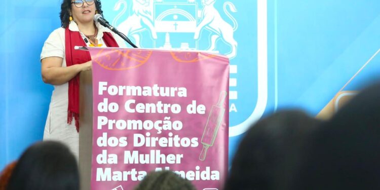 Recife certifica mais de 200 mulheres em cursos de qualificação profissional do Centro Marta Almeida